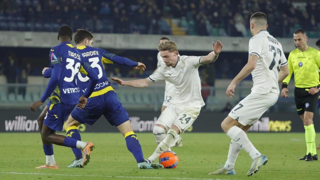 Agente de Kenneth Taylor revela: "O Ajax considerava o FC Porto uma espécie de clube de terceiro mundo"