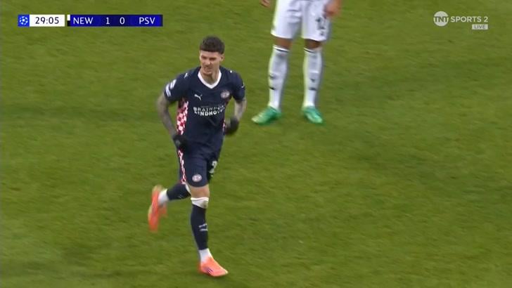 Newcastle [2] - 0 PSV - Anthony Gordon 31'