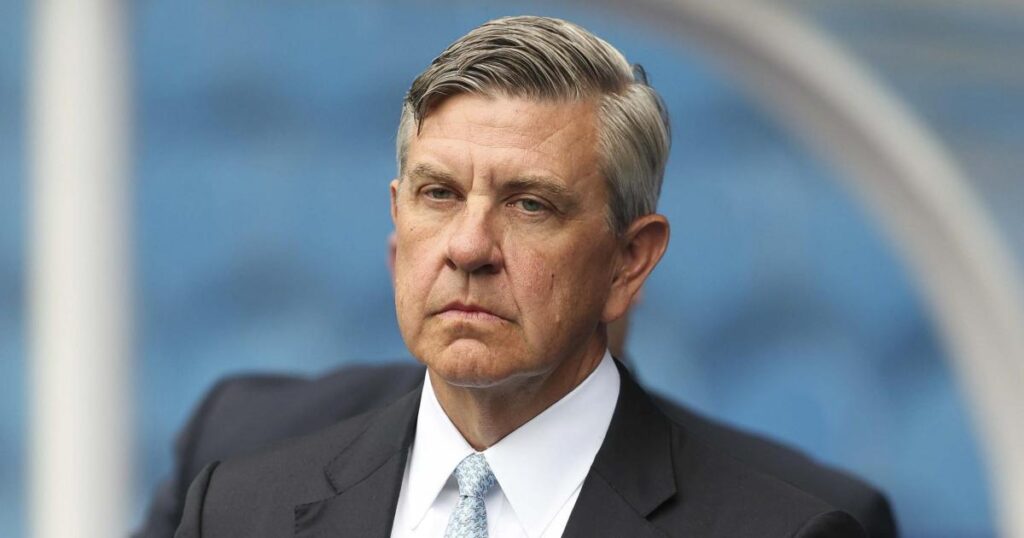 Brian Laudrup says he has been impressed with Andrew Cavenagh during conversations with the Rangers chairman.