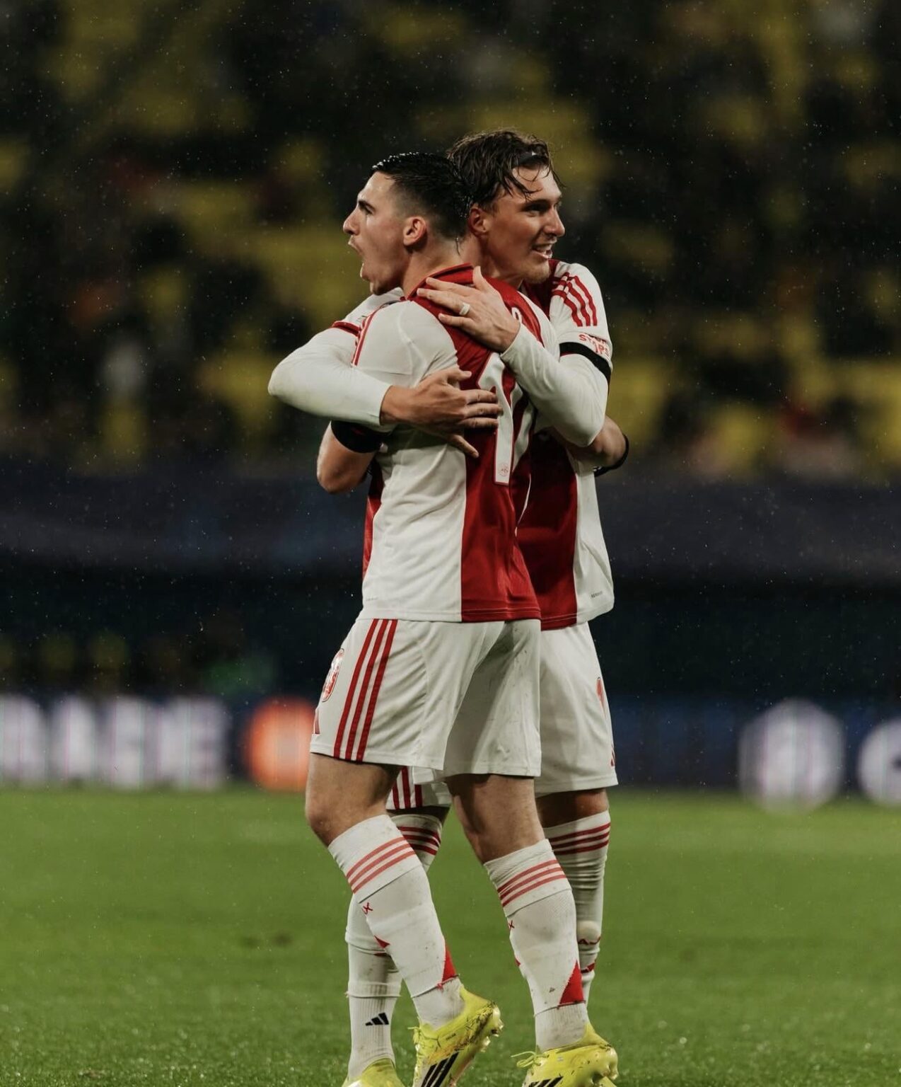 Ajax wins away at Villareal (1-2)