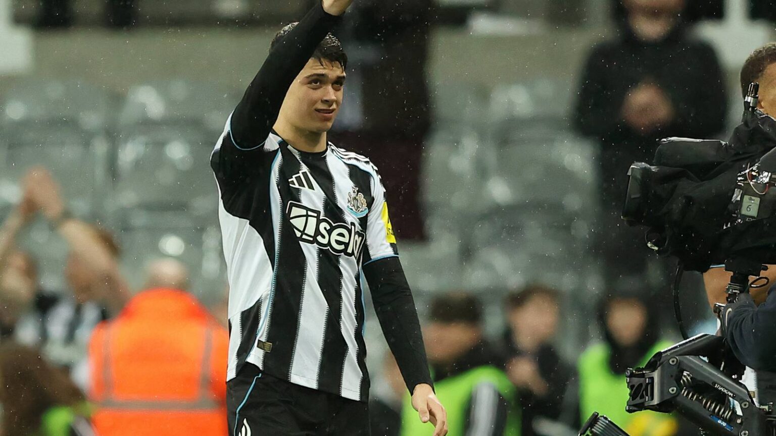 Newcastle could see £35m bid accepted to sign PL "monster"