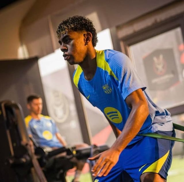 Yamal giving Neymar jr 2016 vibes this haircut suit him well i hope he delivers in a final