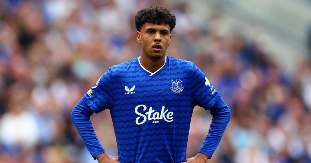 Moyes weighs up Adam Aznou loan exit: “There's opportunities for him to go and we'll decide that in the next few days. I'm not sure that he would get the opportunities in the position we bought him to play, so I need to think how I can do it."