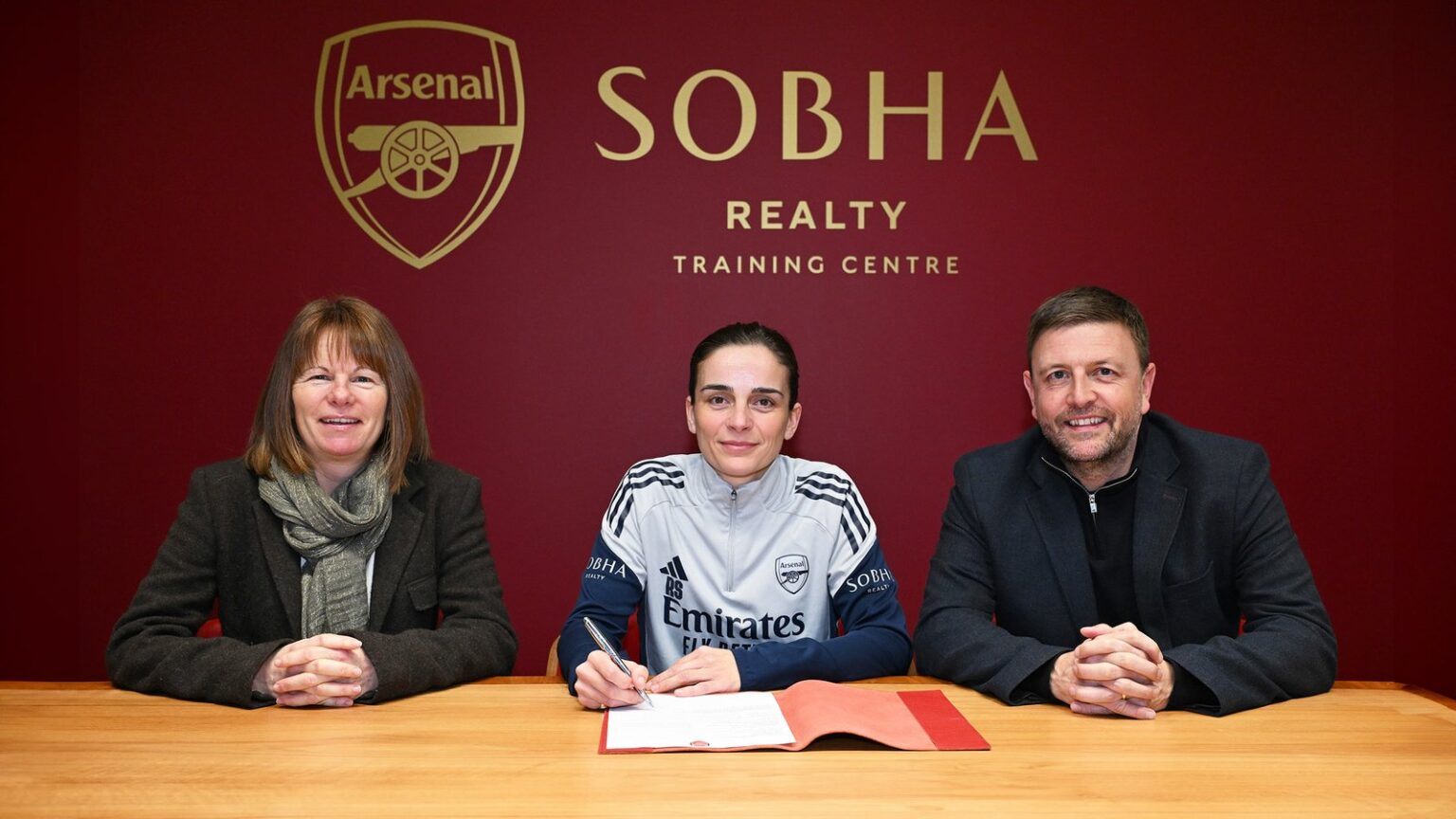 Renée Slegers signs new contract