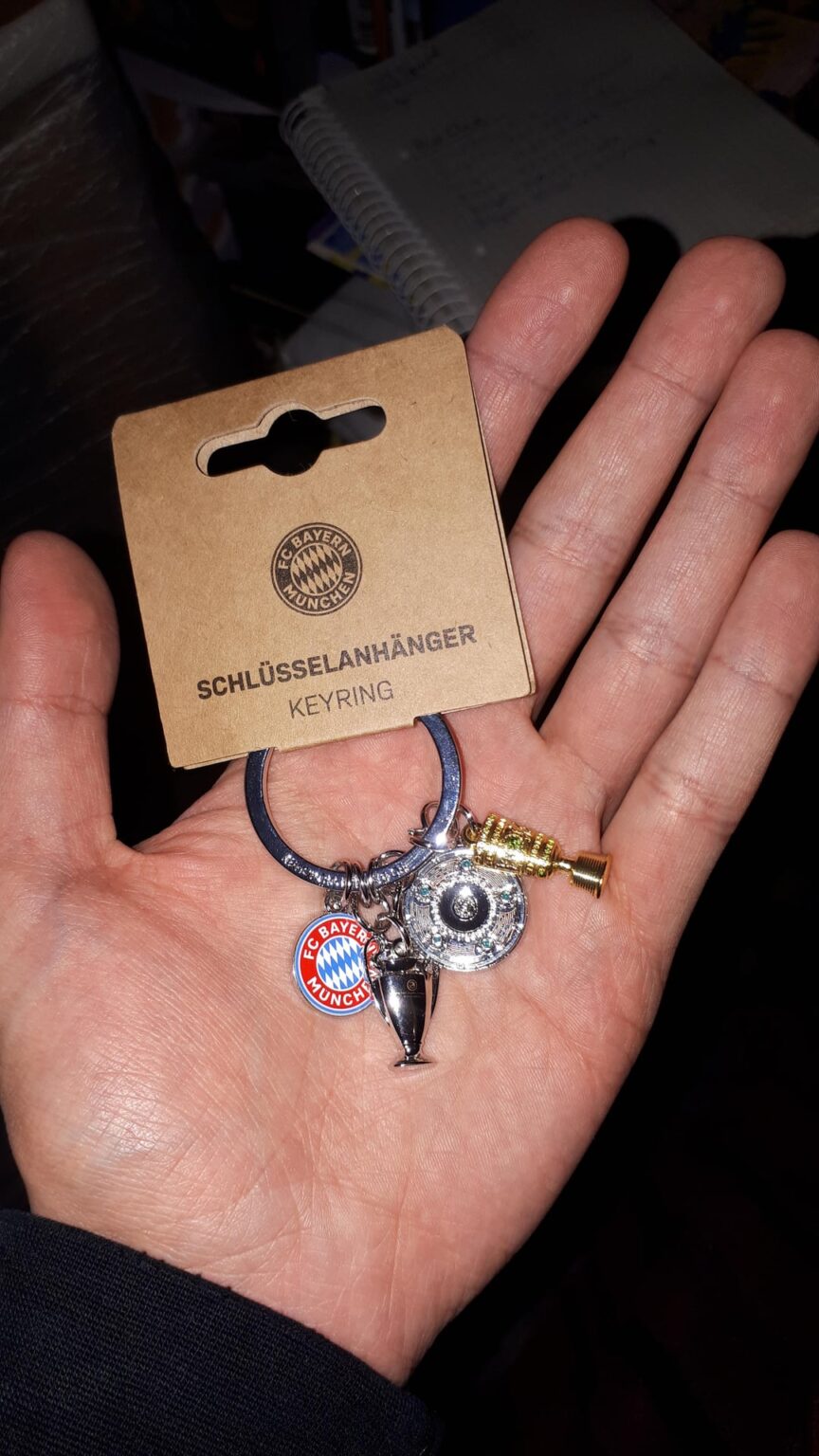 No wonder they don't tell you the size on the product site. This is pathetic for 13 Euros 😢