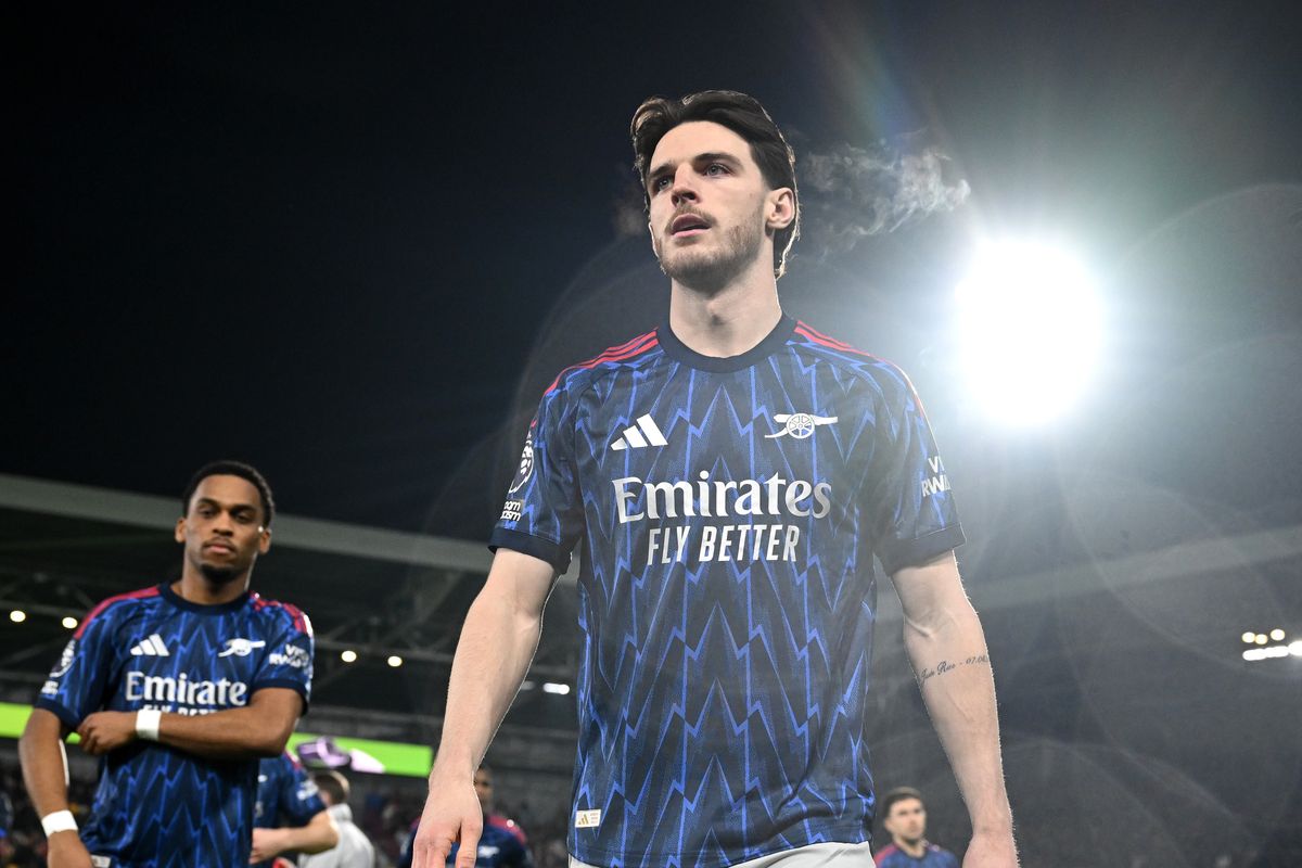 Declan Rice looks on prior to an Arsenal game