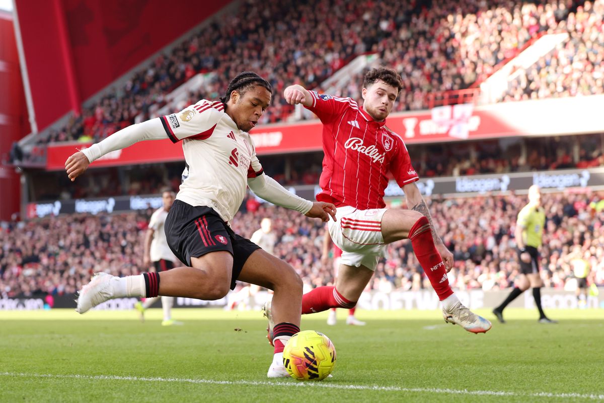 NOTTINGHAM, ENGLAND - FEBRUARY 22: (THE SUN OUT, THE SUN ON SUNDAY OUT) Rio Ngumoha of Liverpool runs with the ball whilst under pressure from Neco Williams of Nottingham Forest during the Premier League match between Nottingham Forest and Liverpool at City Ground on February 22, 2026 in Nottingham, England. (Photo by Liverpool FC/Liverpool FC via Getty Images)