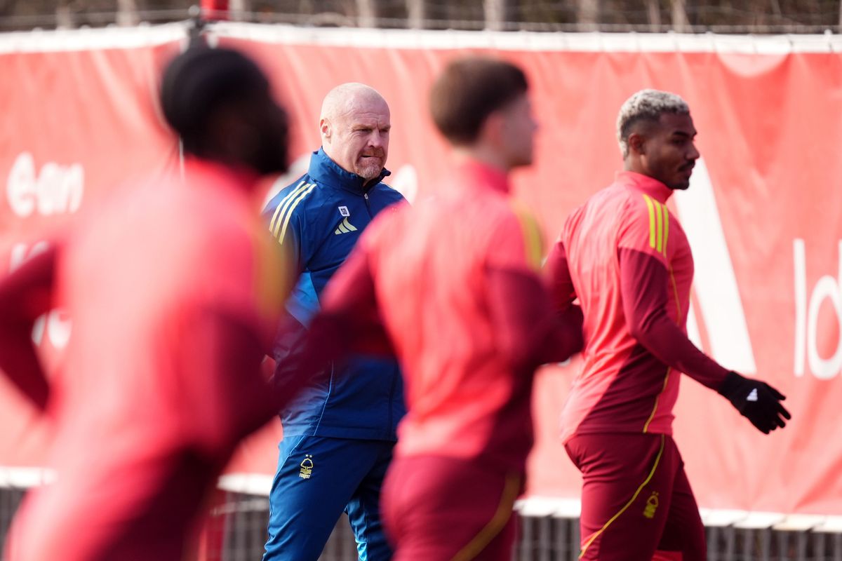 Head coach Sean Dyche oversees Nottingham Forest training