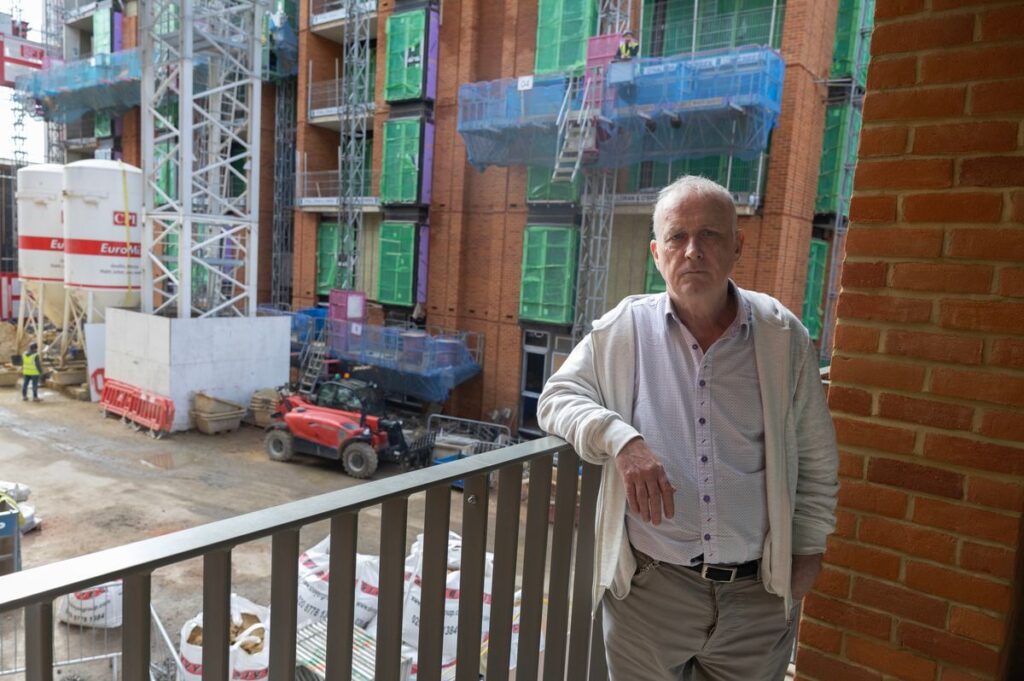 ‘I was evicted from my riverside Fulham home on Xmas Eve – I still haven’t got my belongings back’ David McGinty poses for photos in his home in Fulham