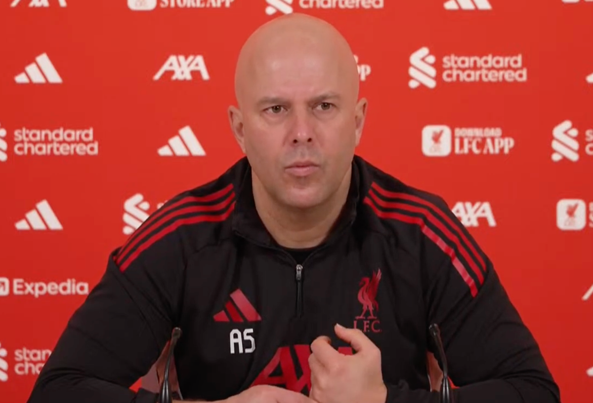 Arne Slot during a press conferrence