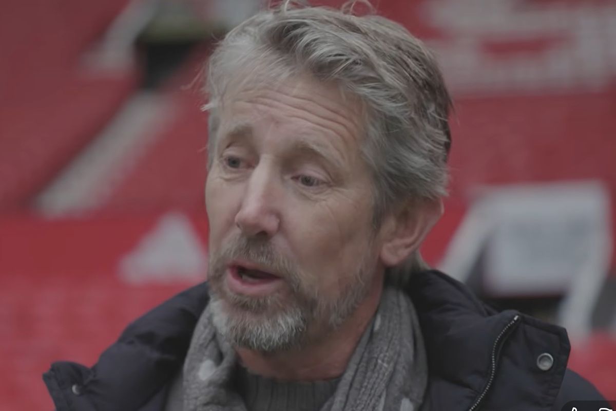 Former Manchester United goalkeeper Edwin van der Sar on the Overlap