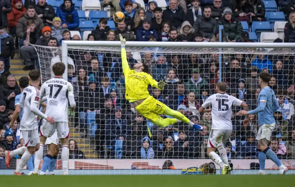 Sergio Aguero sends message to James Trafford over Manchester City future