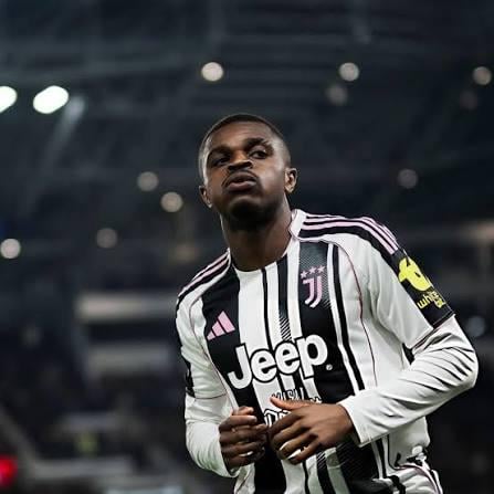 Appreciation post for our amazing player Kalulu. I wish him and our dear team the best tonight against Gala. No matter what happened or happens we'll only grow stronger. Because this club was always destined for greatness. This Is Juve! ⚫️⚪️ Italian Royalty 🇮🇹👑