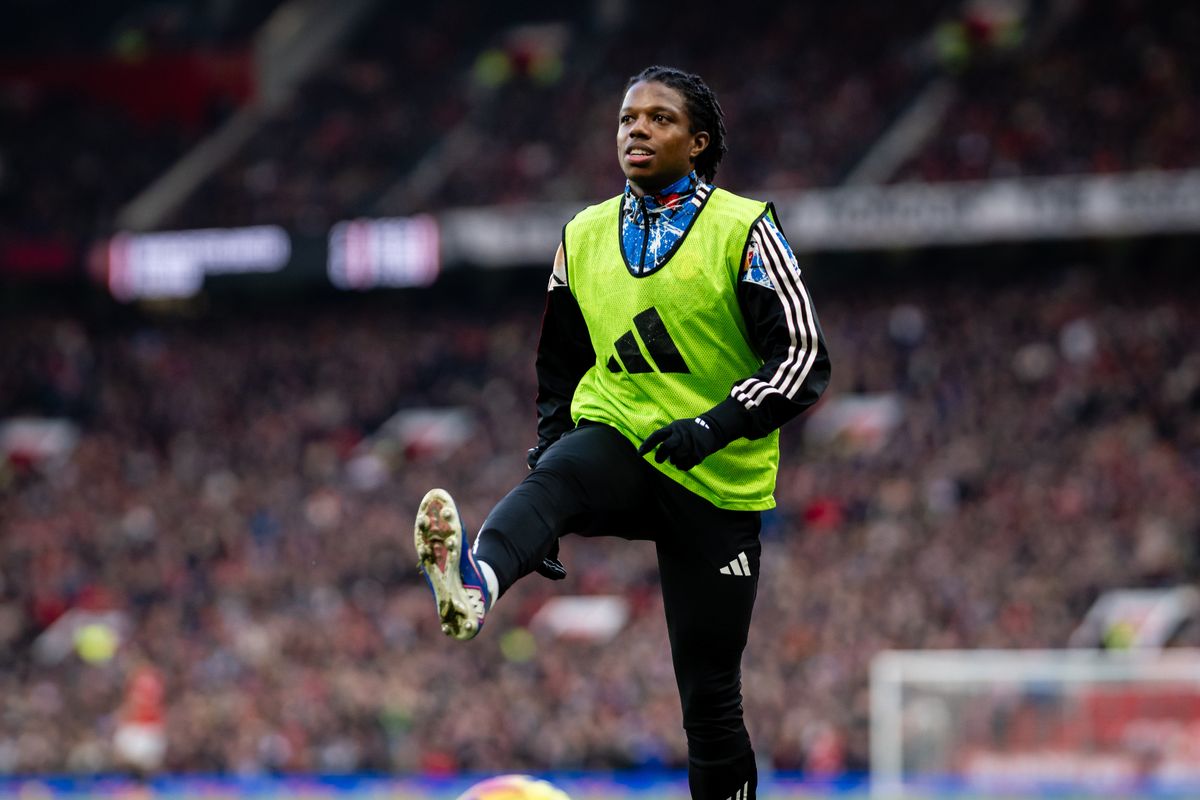 Tyrell Malacia of Manchester United warms up