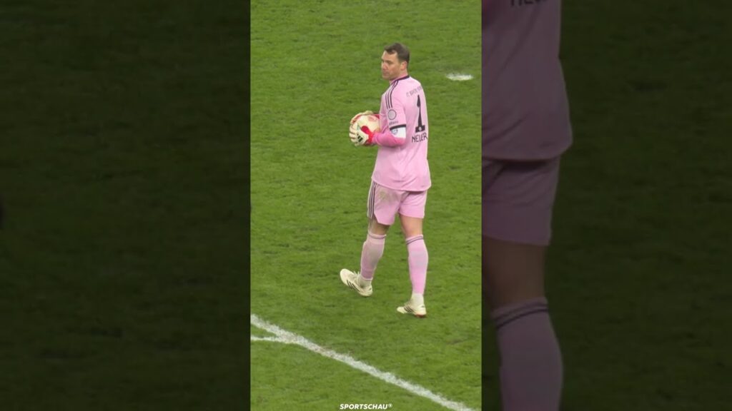 Lässigster Abwurf der Saison?! Neuer behind the back 🪄 | Sportschau Fußball #shorts