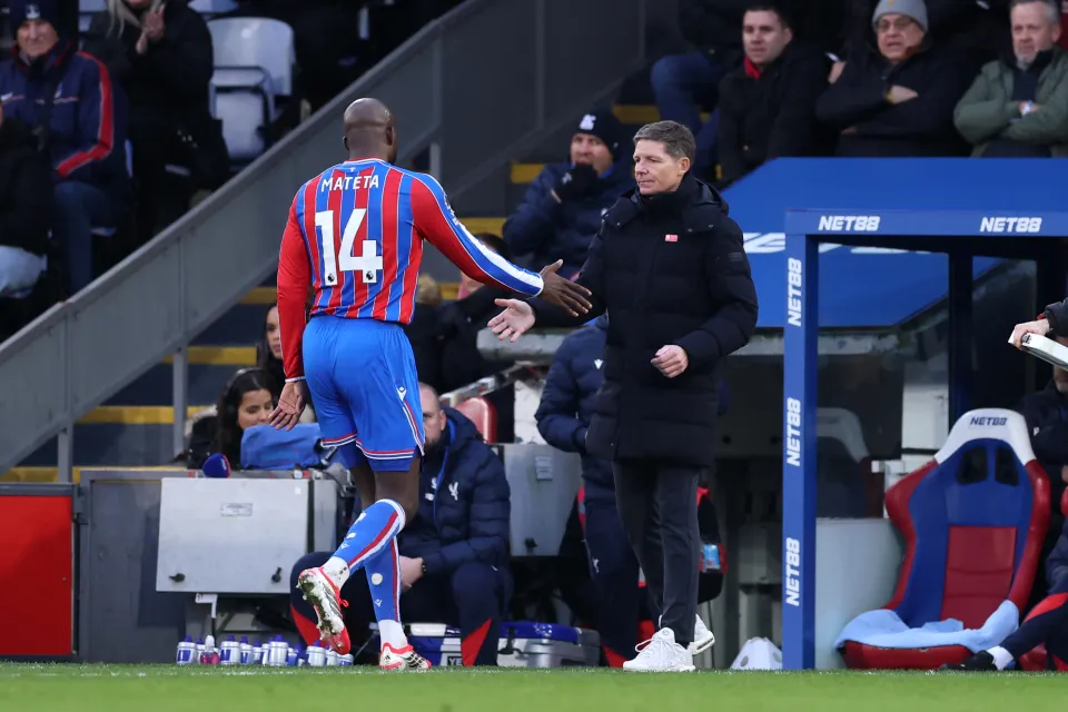 Jean-Phillipe Mateta being substituted at Crystal Palace