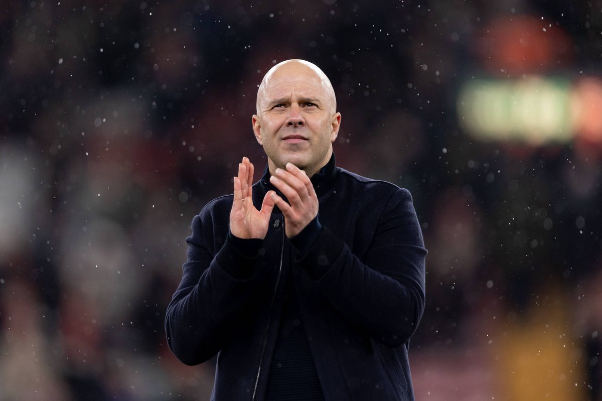 LIVERPOOL, ENGLAND - JANUARY 31: Arne Slot manager of Liverpool applauds the fans after their sides victory during the Premier League match between Liverpool and Newcastle United at Anfield on January 31, 2026 in Liverpool, England. (Photo by Gaspafotos/MB Media/Getty Images)