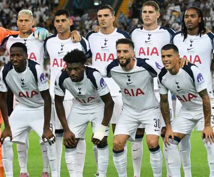 Tottenham Hotspur players pose for a team group photo before the match