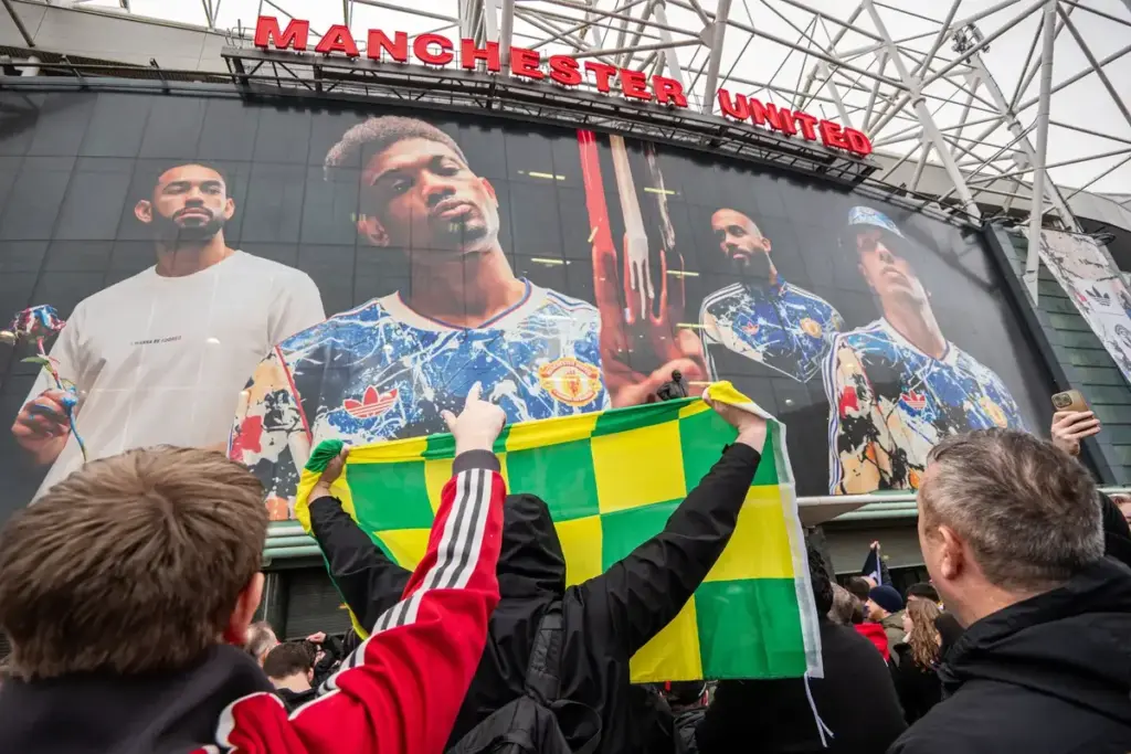 Manchester United face losing another kit sponsor