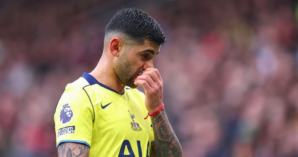 Cristian Romero’s Tottenham gesture after Man Utd red card creates Arsenal issue Ipso logo