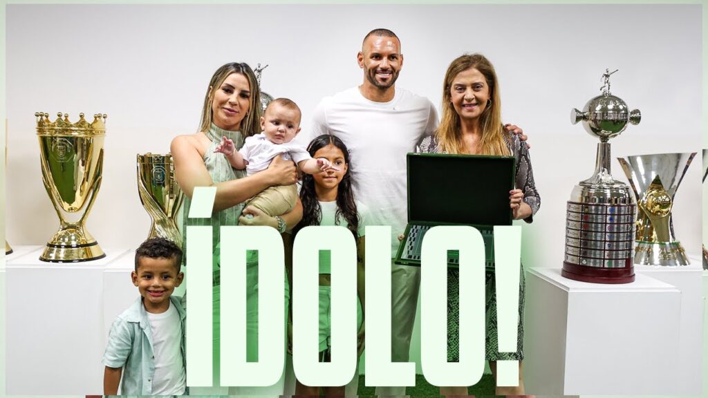 TÁ NA HISTÓRIA! WEVERTON RECEBE HOMENAGEM DO PALMEIRAS