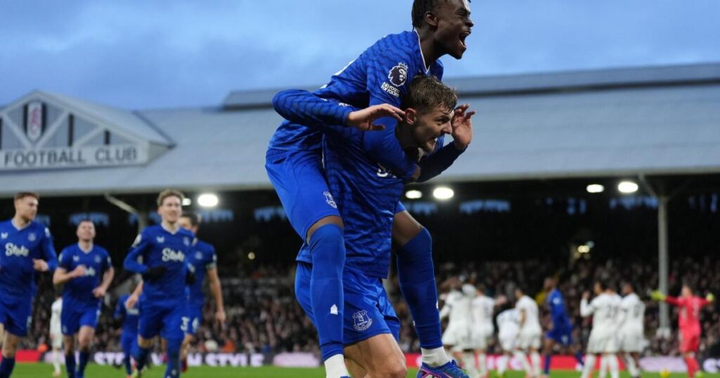Everton stage late comeback to stun Fulham