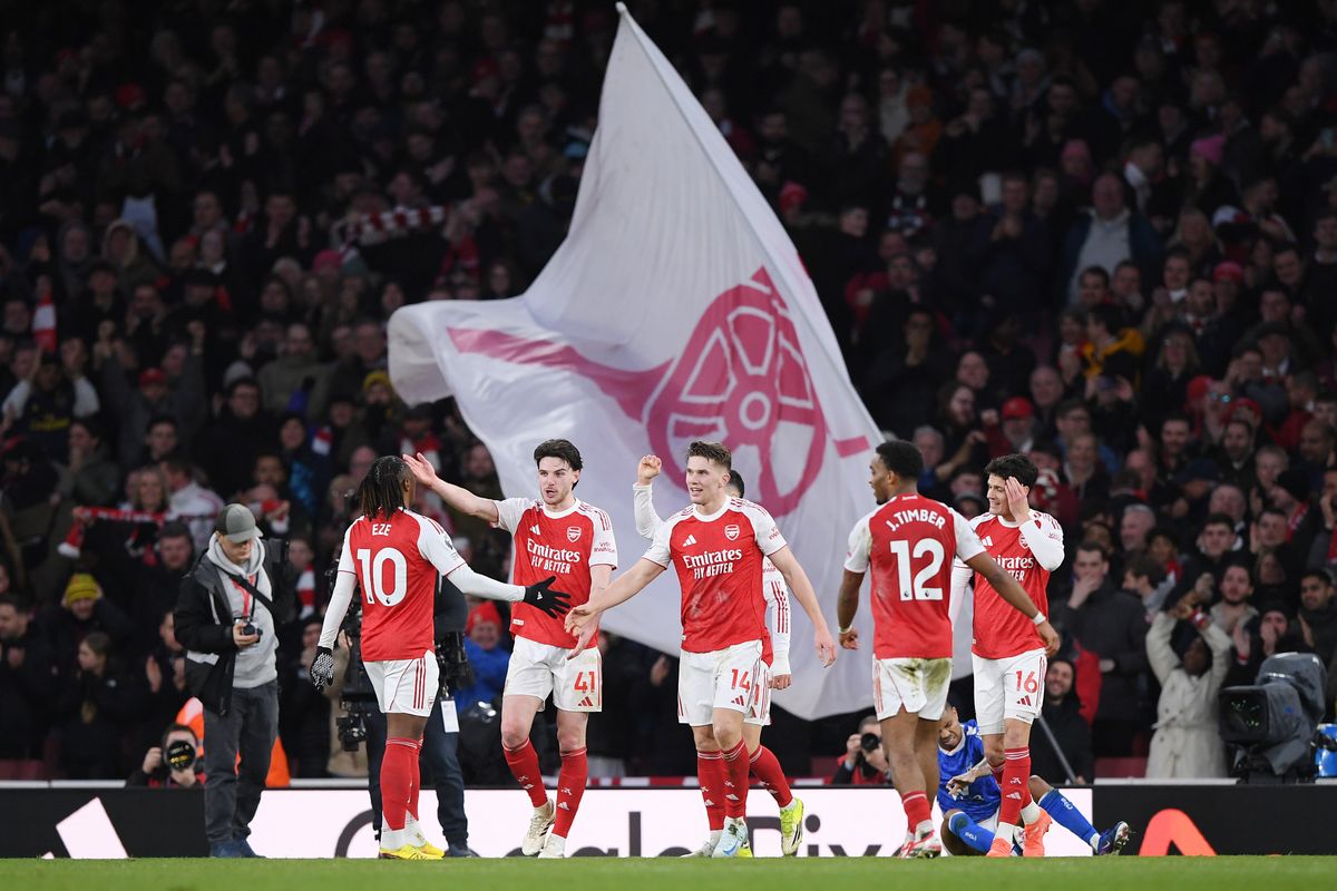 Viktor Gyokeres of Arsenal celebrates scoring his team's third goal with teammate Eberechi Eze during the Premier League match between Arsenal and Sunderland