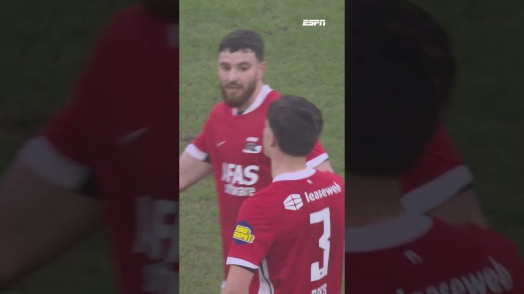 ❌🤝 Wouter Goes probeert Wout Weghorst een hand te geven, maar die wil daar niks van weten.