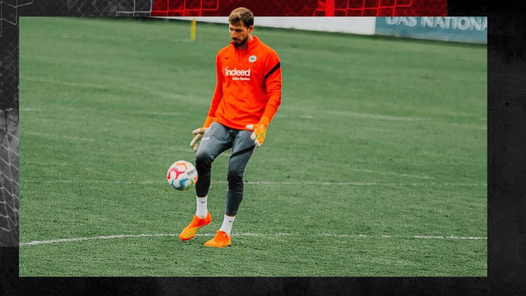 Trapp macht Zauber-Tor mit der Hacke 🪄⚽️ #shorts