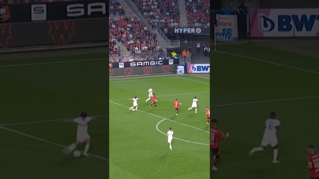 What a strike by Vitinha against Rennes! 🥵⚽️ #PSG #Ligue1 #Vitinha