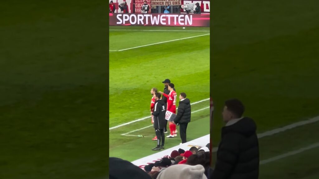 Jamal Musiala receiving instructions by Vincent Kompany before enter | Bayern vs RB Leipzig | Pokal