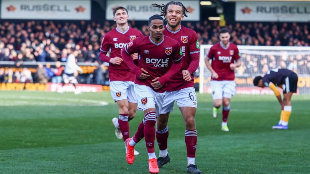 Ten-man West Ham hold on as fan protests take to the skies