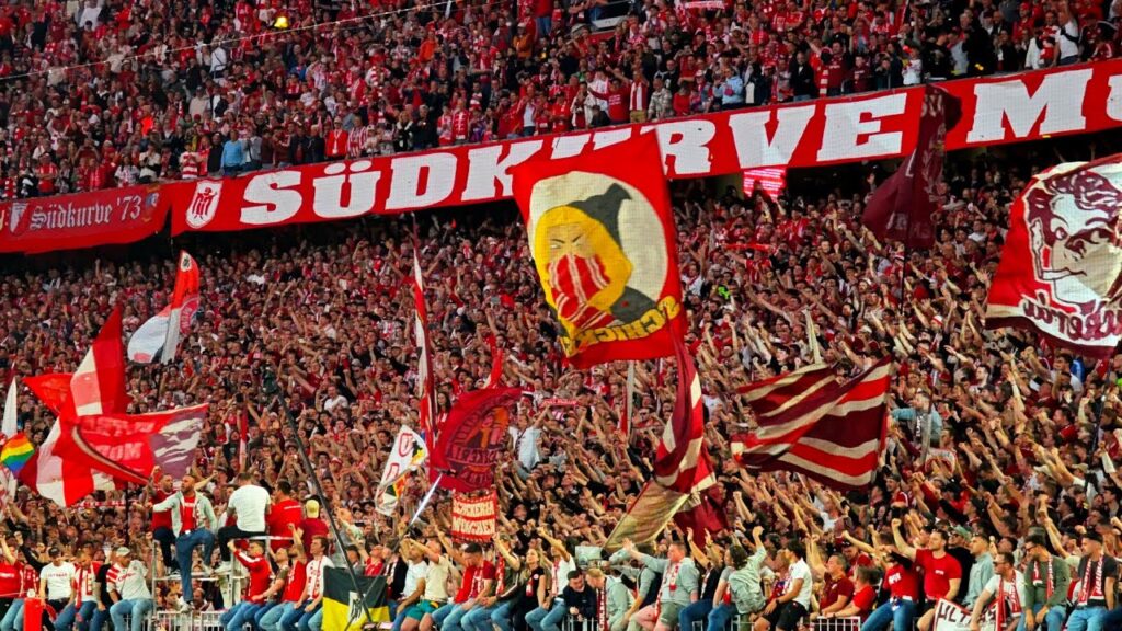 Thomas Müller & Südkurve München | Bayern Song “Ich geb’ mein Herz für dich” | Abschied & Meister 25 Thomas Müller & Südkurve München | Bayern Song "Ich geb' mein Herz für dich" | Abschied & Meister 25