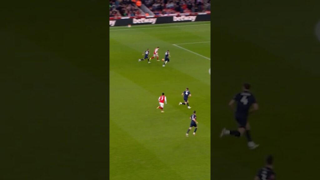 QUICK PASSING BEFORE MARTINELLI SCORES!