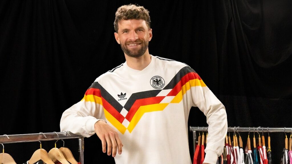 Thomas Müller Goes Through His Career In Shirts! Thomas Müller Goes Through His Career In Shirts!