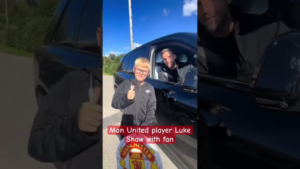 Manchester United Player Luke Shaw making out time forthe young fan #rooney #lingard #vardy #manutd
