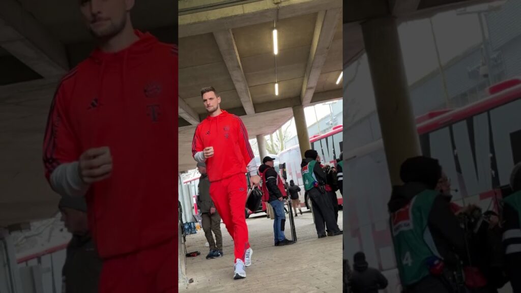SERGE GNABRY SVEN ULREICH AND DAJOT UPAMECANO BEFORE BUNDESLIGA MATCH VS IN BREMEN