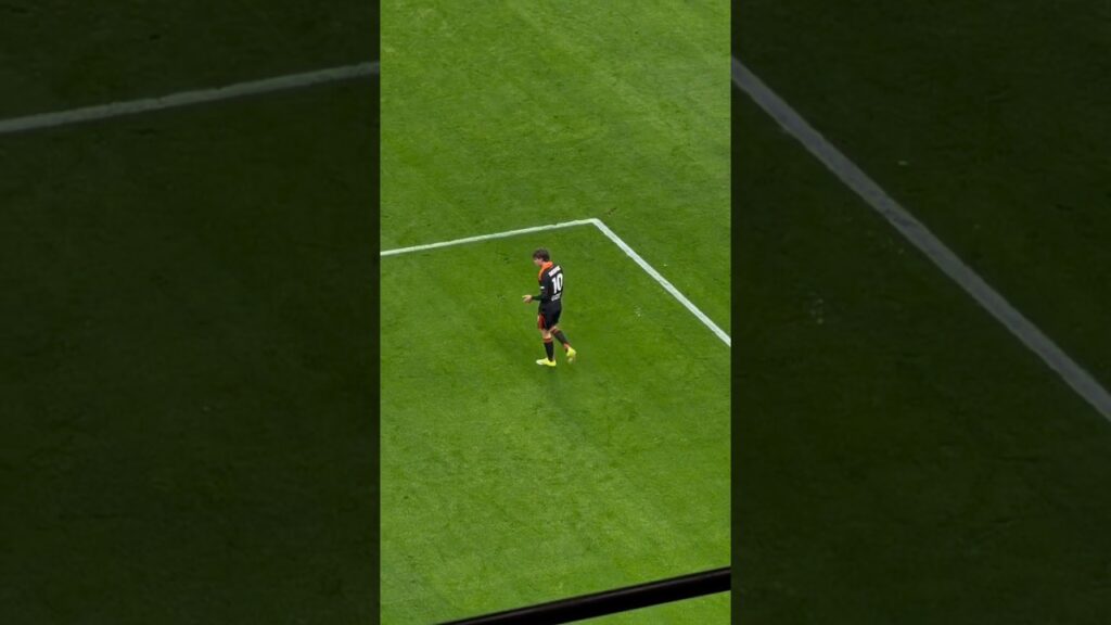 COLPISCE ANCORA #milan #como #fofana #nicopaz