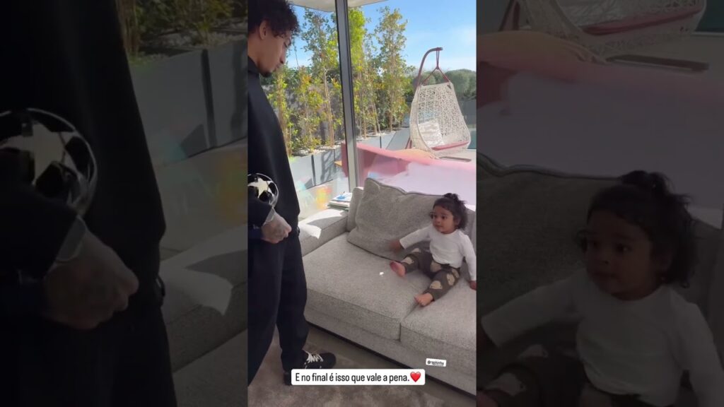 MOMENTO FOFURA! 🥹 Será que o Gael, filho do Raphinha, gostou do presente? #shorts