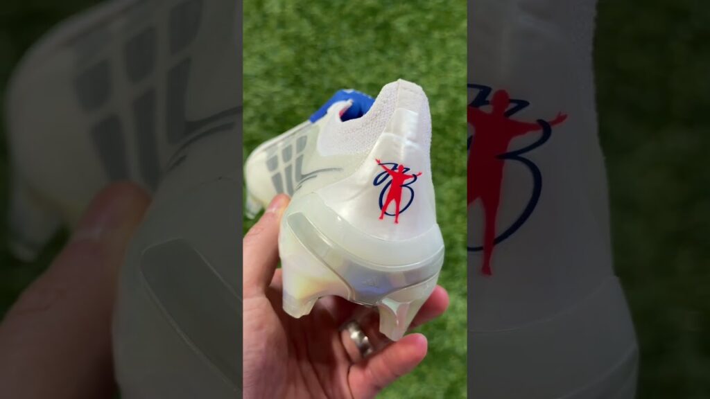 Unboxing Jude Bellingham’s NEW football boots for 2026 Unboxing Jude Bellingham's NEW football boots for 2026