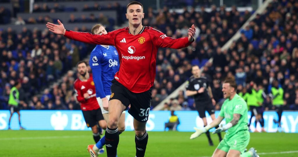 Liverpool handed Premier League blow as late goal settles stale Everton vs. Man United game Liverpool.com