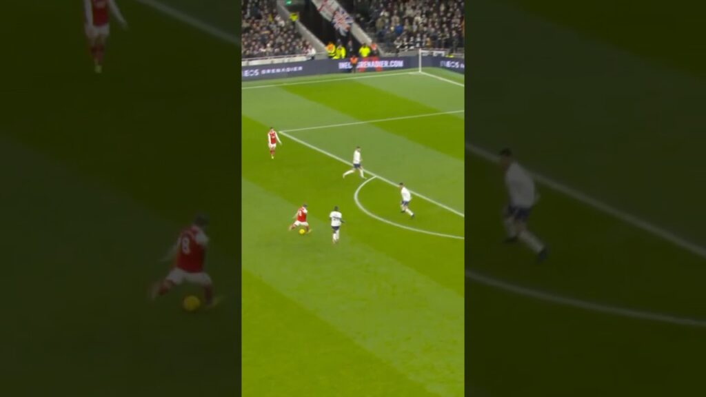 BUKAYO SAKA ➡️ MARTIN ODEGAARD ➡️ GOAL! BUKAYO SAKA ➡️ MARTIN ODEGAARD ➡️ GOAL!