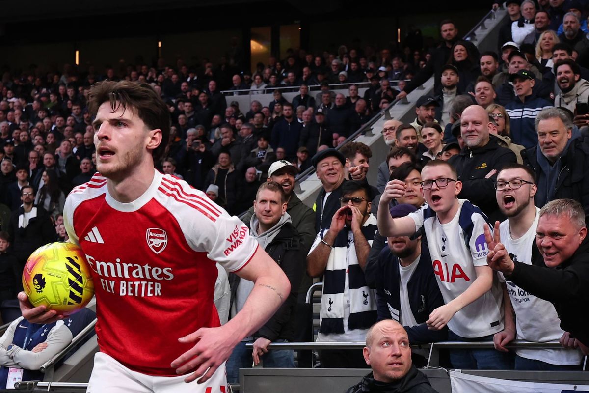 LONDON, ENGLAND - FEBRUARY 22: Tottenham Hotspur fans react toward Declan Rice of Arsenal during the Premier League match between Tottenham Hotspur and Arsenal at Tottenham Hotspur Stadium on February 22, 2026 in London, England. (Photo by Marc Atkins/Getty Images)