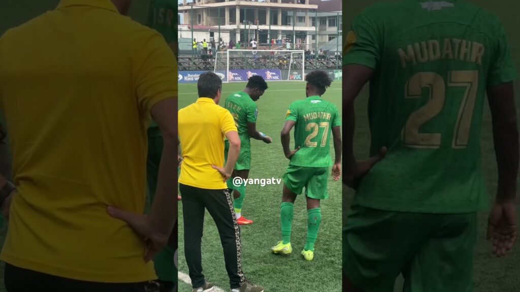 Kikao cha Kocha Pedro na Mudathir Uwanjani kwenye mechi vs JKT TZ