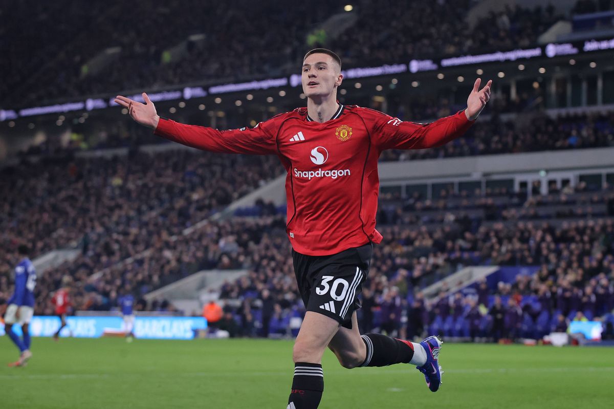 LIVERPOOL, ENGLAND - FEBRUARY 23: Benjamin Sesko of Manchester United celebrates after scoring their first goal during the Premier League match between Everton and Manchester United at Hill Dickinson Stadium on February 23, 2026 in Liverpool, England. (Photo by James Gill - Danehouse/Getty Images)