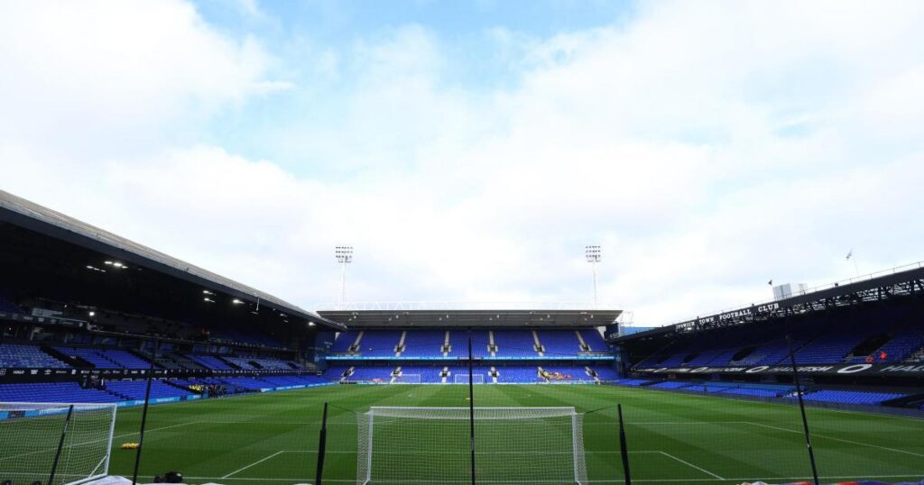 Sholing FC forward joins Championship club on two-week trial Sholing FC forward joins Championship club on two-week trial