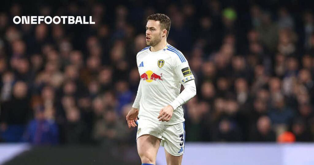 Farke gives injury update on Leeds United duo ahead of Man City game Farke gives injury update on Leeds United duo ahead of Man City game