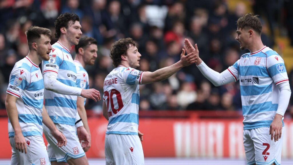 Phil Parkinson praises Wrexham 'resilience' as promotion push rolls on