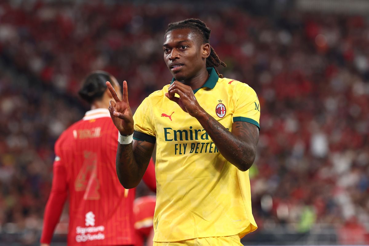 Rafael Leao celebrates