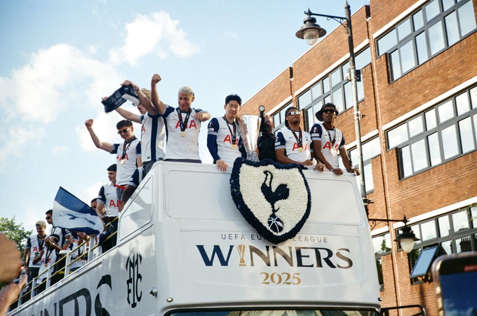 I took this 35mm film photo of the Tottenham Europa League trophy parade last year - Insane shot this, I hope you guys enjoy it